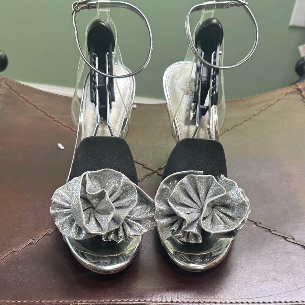 Marc Fisher Silver Heeled Sandals 8m
